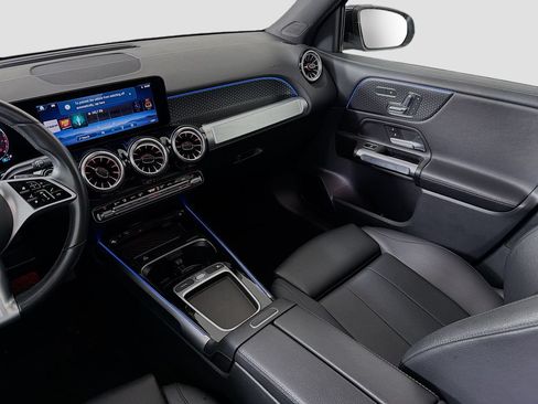 Used 2025 Mercedes-Benz GLB 250 w/ Exclusive Package image 27