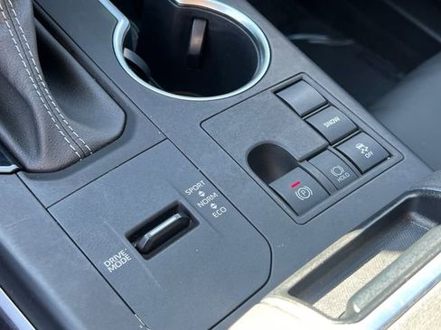 Used 2023 Toyota Highlander XLE image 27