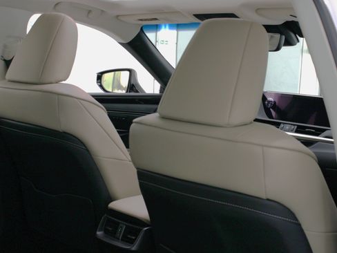 Used 2019 Lexus ES 300h Luxury image 42