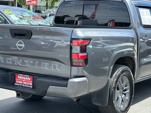 Used 2025 Nissan Frontier SV w/ Tow Package AWD/4WD image 9