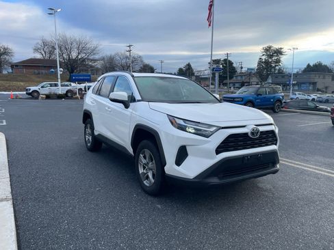 Used 2025 Toyota RAV4 XLE w/ Convenience Package image 7