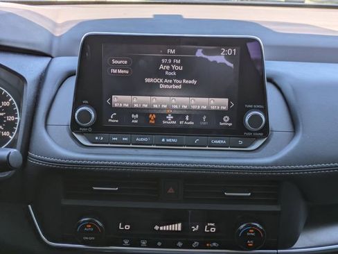 Used 2023 Nissan Rogue SV image 19