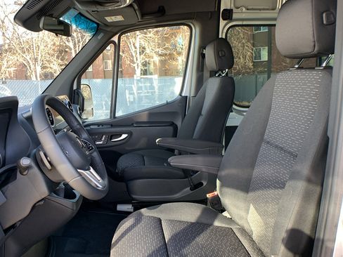 Used 2022 Mercedes-Benz Sprinter 2500 image 13