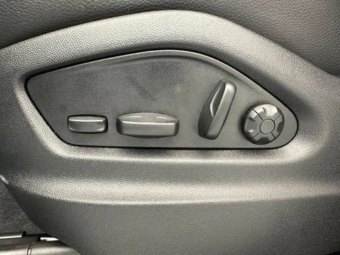 Certified 2025 Porsche Cayenne AWD/4WD image 22