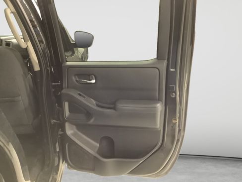Used 2022 Nissan Frontier SV RWD image 14