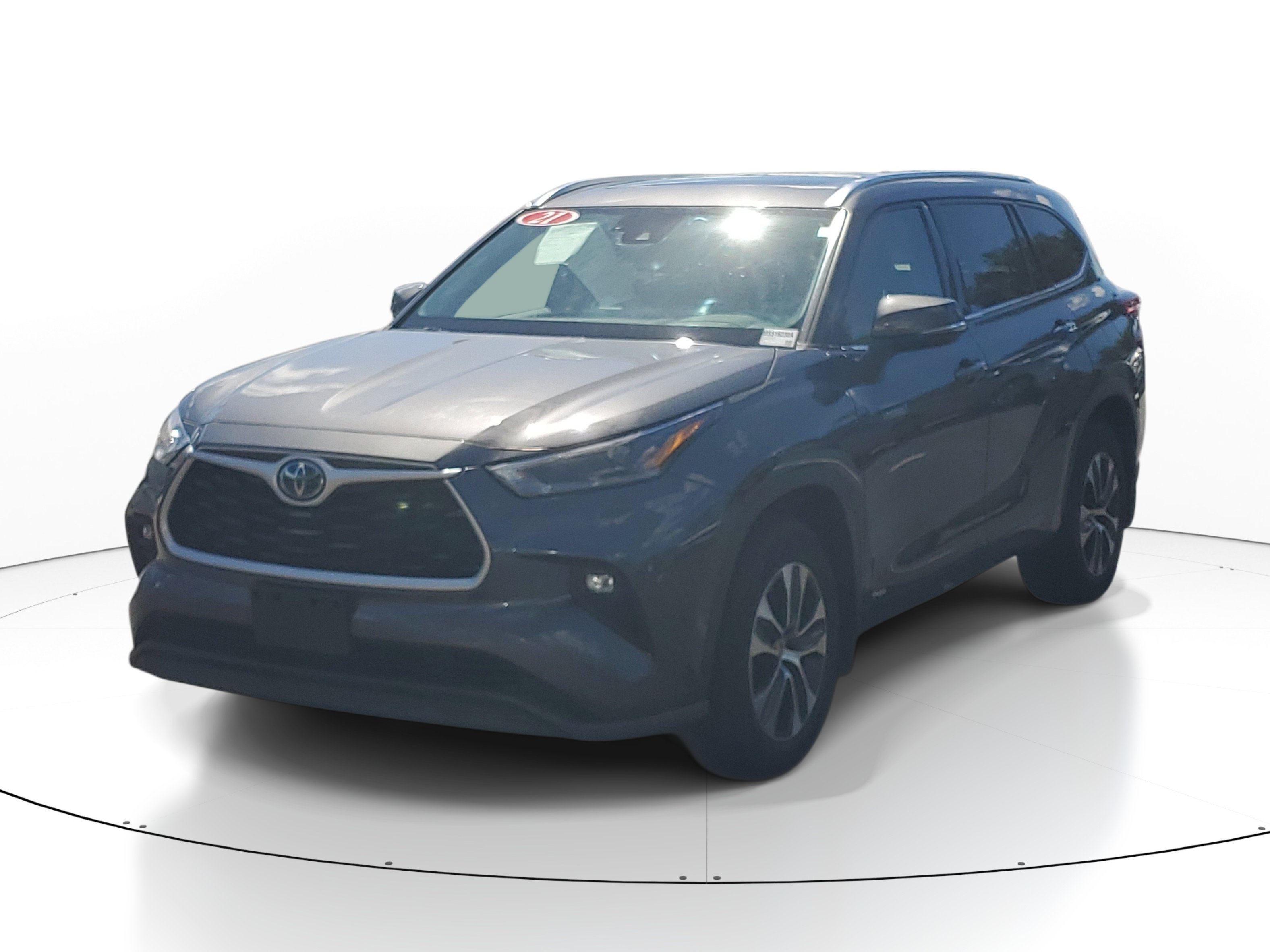 Certified 2021 Toyota Highlander XLE AWD/4WD image 3