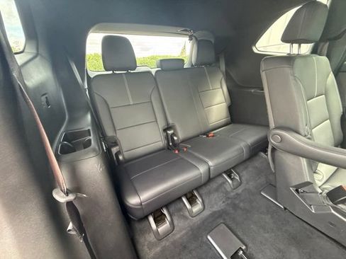 Used 2025 GMC Acadia Elevation w/ Elevation Premium Package FWD image 19