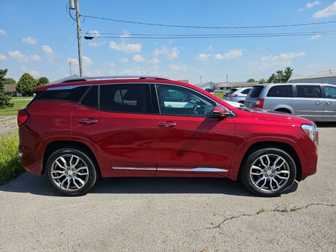 Used 2024 GMC Terrain Denali w/ Denali Premium Package AWD/4WD image 3