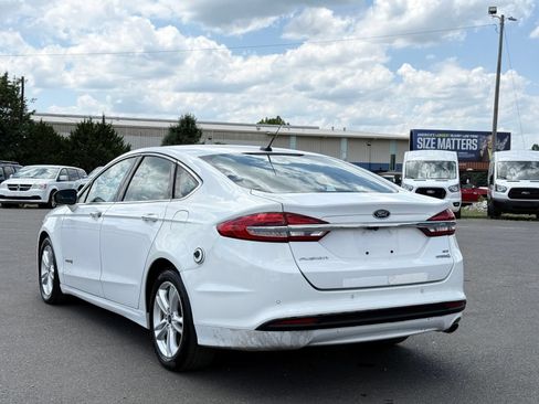 Used 2018 Ford Fusion SE w/ Equipment Group 602A FWD image 9