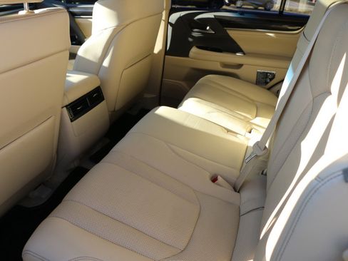 Used 2018 Lexus LX 570 4WD image 33