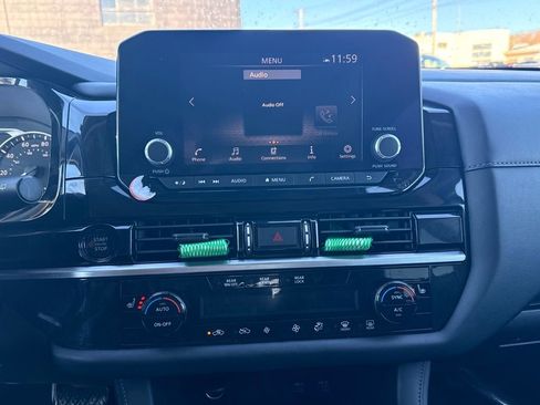 Used 2025 Nissan Pathfinder SV image 32