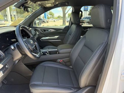 Certified 2026 Chevrolet Traverse LT FWD image 24