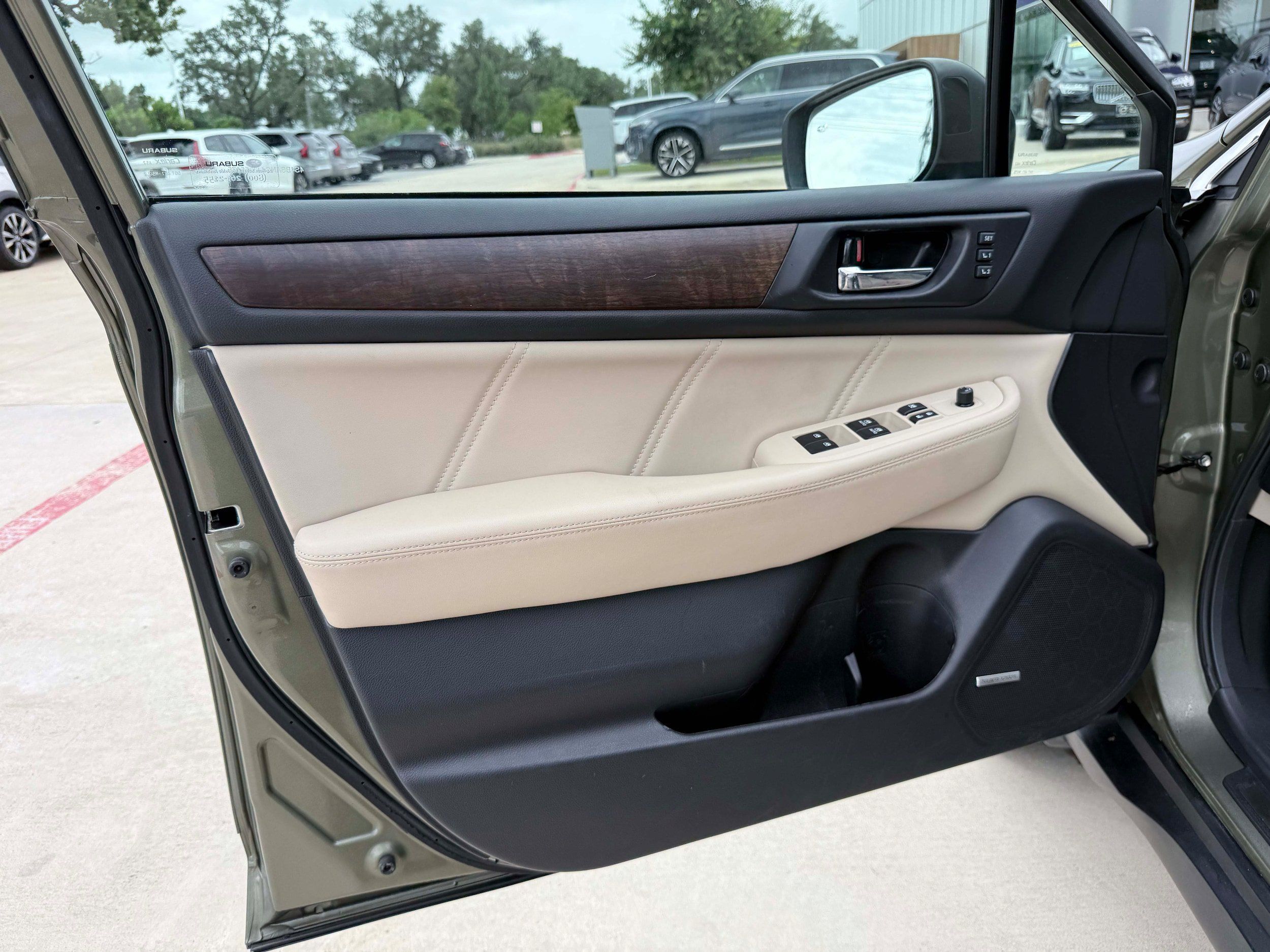 Used 2018 Subaru Outback 2.5i Limited AWD/4WD image 10