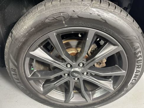 Used 2018 Ford Explorer XLT w/ Equipment Group 202A AWD/4WD image 6