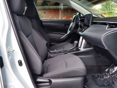 Used 2023 Toyota Corolla Cross LE AWD/4WD image 21