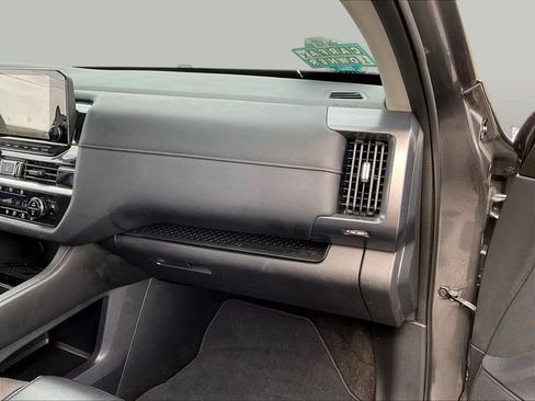 Used 2024 Nissan Pathfinder SL w/ SL Premium Package FWD image 29