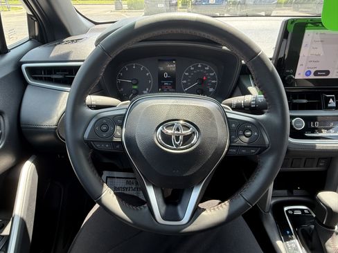 Used 2025 Toyota Corolla Cross AWD Hybrid image 7