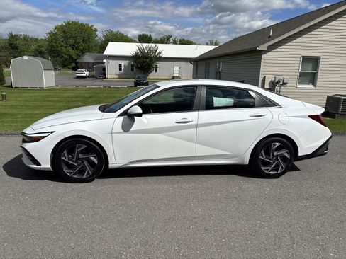 Used 2025 Hyundai Elantra SEL FWD image 7