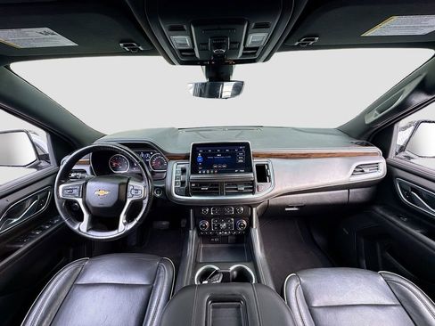 Used 2021 Chevrolet Suburban Premier w/ Premium Package image 16
