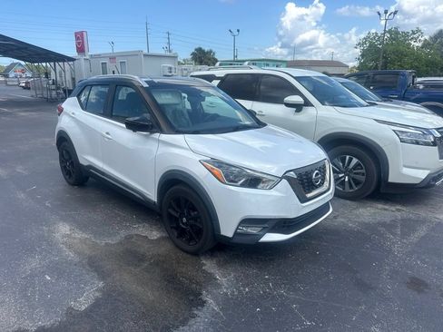 Certified 2019 Nissan Kicks SR w/ SR Premium Package FWD image 1