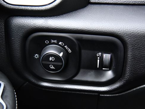 Used 2024 RAM 2500 Big Horn w/ Night Edition AWD/4WD image 37