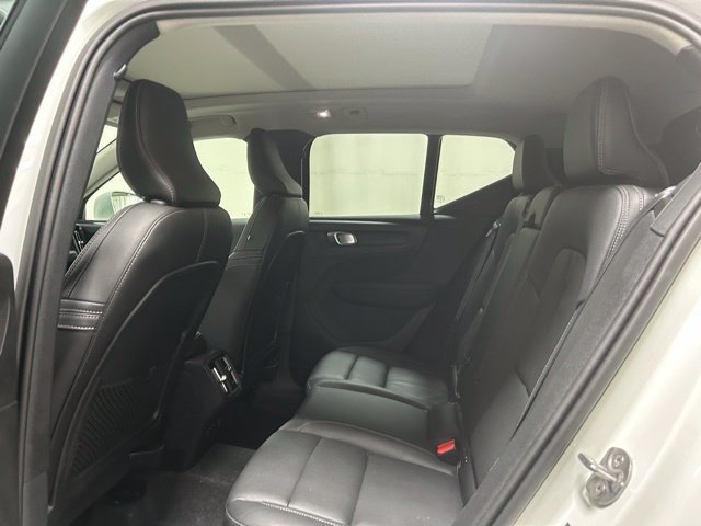 Certified 2025 Volvo XC40 B5 Plus AWD/4WD image 11