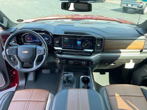 Certified 2025 Chevrolet Silverado 1500 High Country AWD/4WD image 12