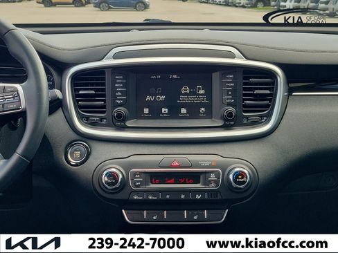 Used 2020 Kia Sorento S FWD image 19