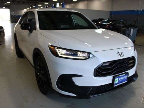 Used 2024 Honda HR-V Sport image 3