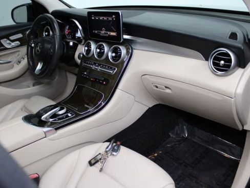 Used 2018 Mercedes-Benz GLC 300 w/ Multimedia Package image 24