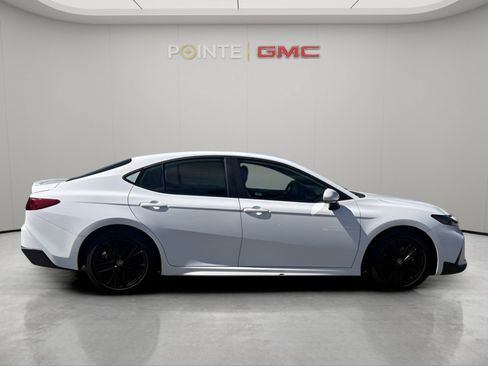 Used 2025 Toyota Camry SE FWD image 2