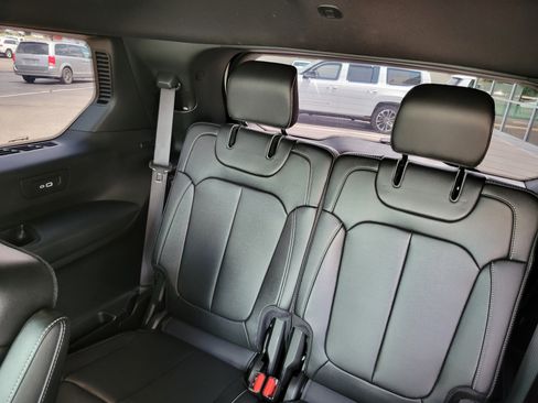 Used 2024 Jeep Grand Cherokee L Limited w/ Black Appearance Package AWD/4WD image 21
