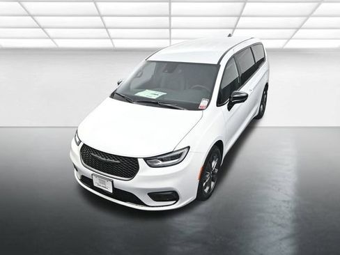 New 2026 Chrysler Pacifica Select image 12