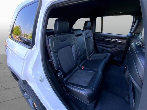 Used 2023 Jeep Grand Cherokee Altitude AWD/4WD image 20