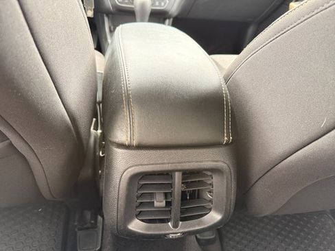 Used 2018 Jeep Cherokee Latitude w/ Altitude Package AWD/4WD image 32