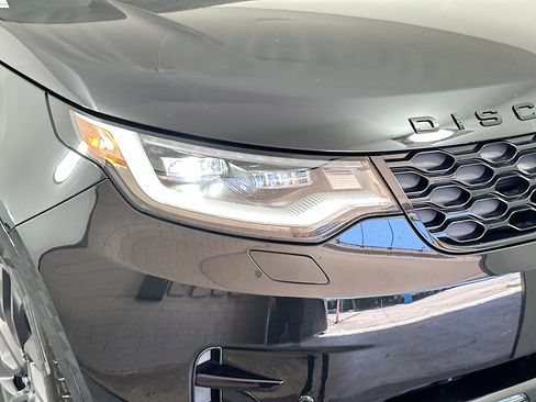 Used 2024 Land Rover Discovery Dynamic SE image 34