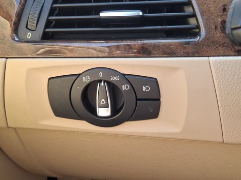 Used 2011 BMW 335i xDrive Sedan AWD/4WD image 22