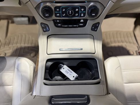 Used 2020 GMC Yukon XL Denali image 17