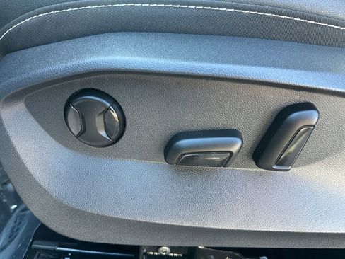 Used 2022 Volkswagen Taos SE image 11