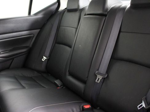 Used 2019 Nissan Altima 2.5 Platinum FWD image 18