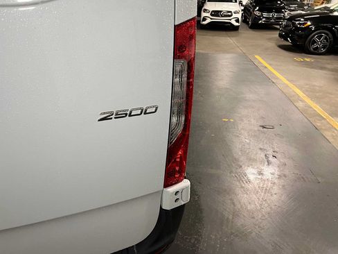 Used 2025 Mercedes-Benz Sprinter 2500 image 16