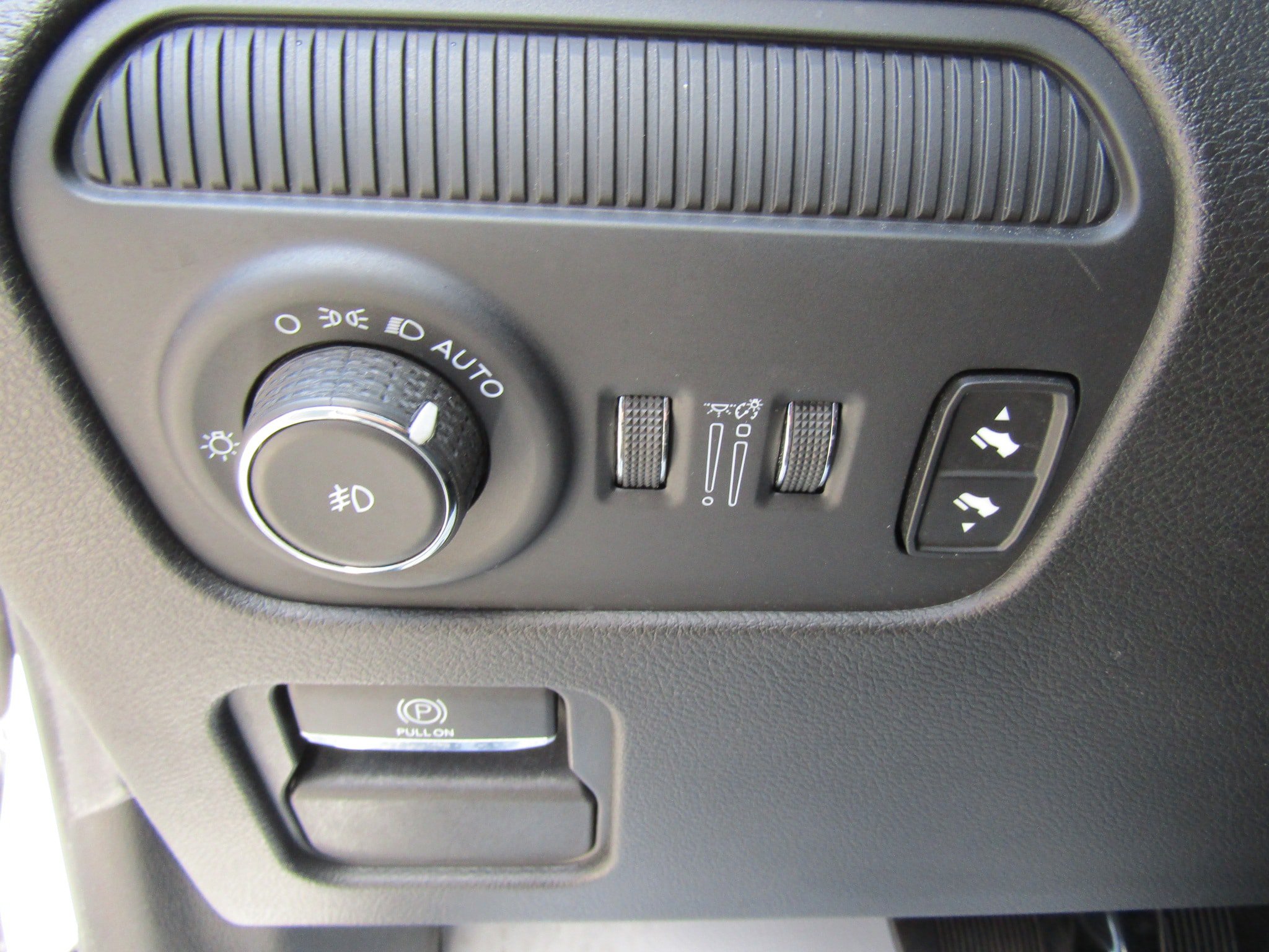 Used 2024 Jeep Wagoneer Series II w/ Flexible Seating Group AWD/4WD image 24