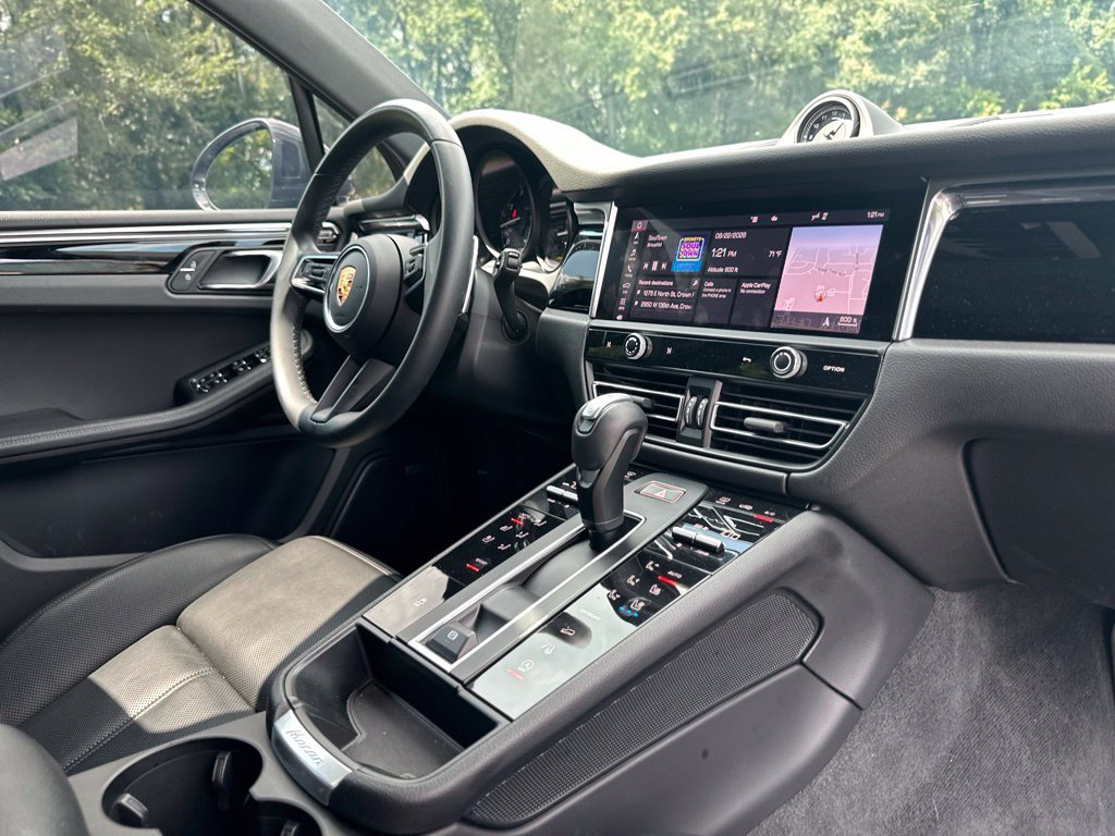 Used 2023 Porsche Macan AWD/4WD image 24