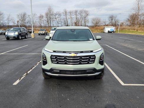 New 2026 Chevrolet Equinox LT image 2