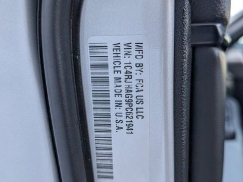 Used 2023 Jeep Grand Cherokee Altitude image 26