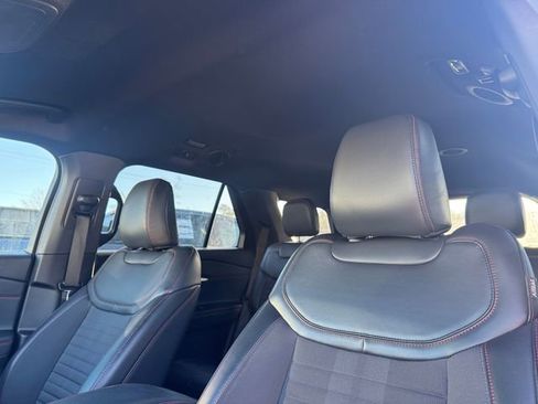 Used 2025 Ford Explorer ST-Line image 11