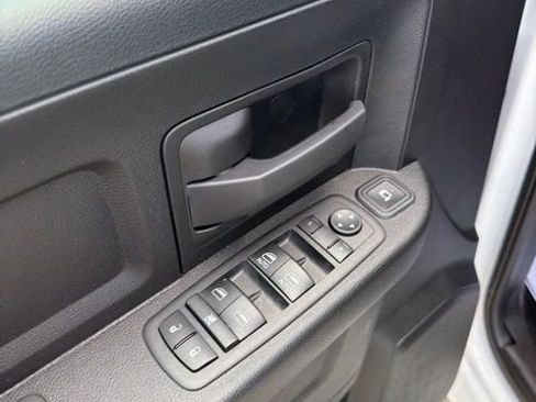 Used 2024 RAM 3500 Tradesman w/ Chrome Appearance Group AWD/4WD image 16