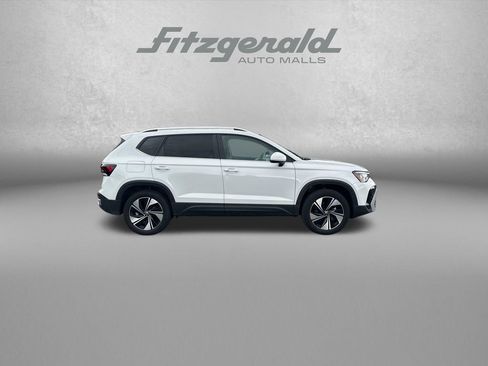 Used 2025 Volkswagen Taos SE AWD/4WD image 8