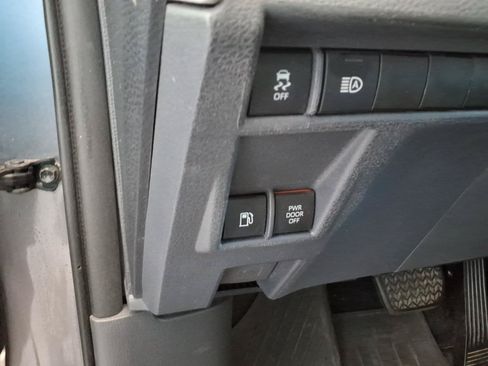 Used 2021 Toyota Sienna LE w/ LE Plus Package FWD image 19