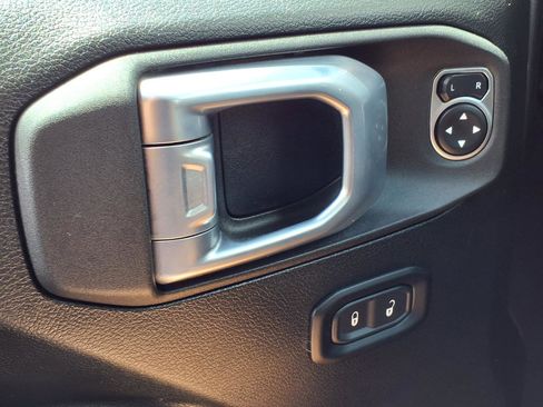 Used 2021 Jeep Wrangler Sport AWD/4WD image 10